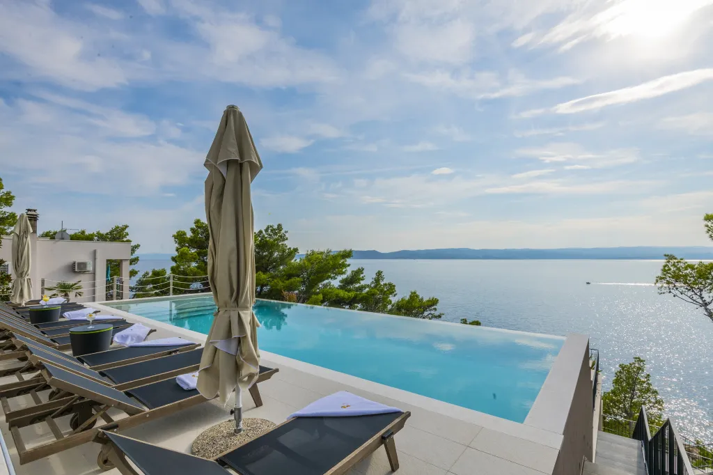 Seaview Grand Villa with Pool in Brela