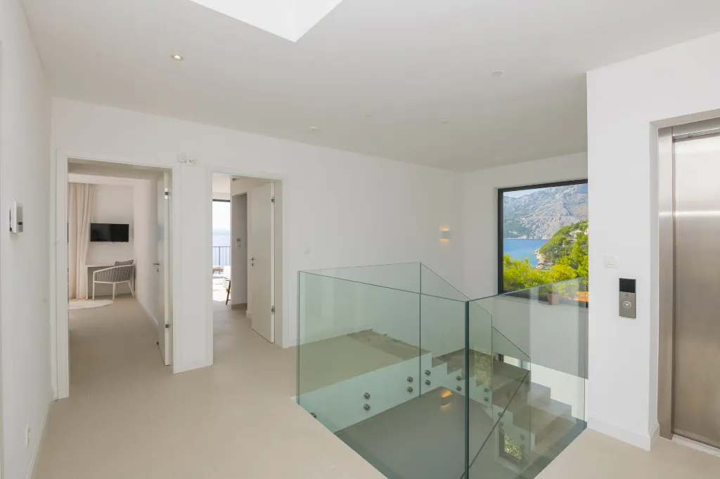 Seaview Grand Villa with Pool in Brela