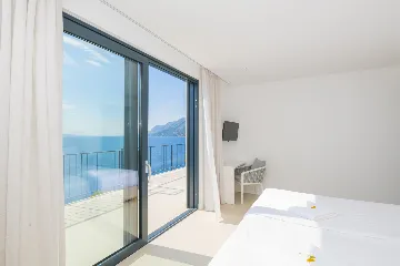 Seaview Grand Villa with Pool in Brela