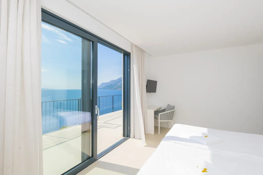 Seaview Grand Villa with Pool in Brela
