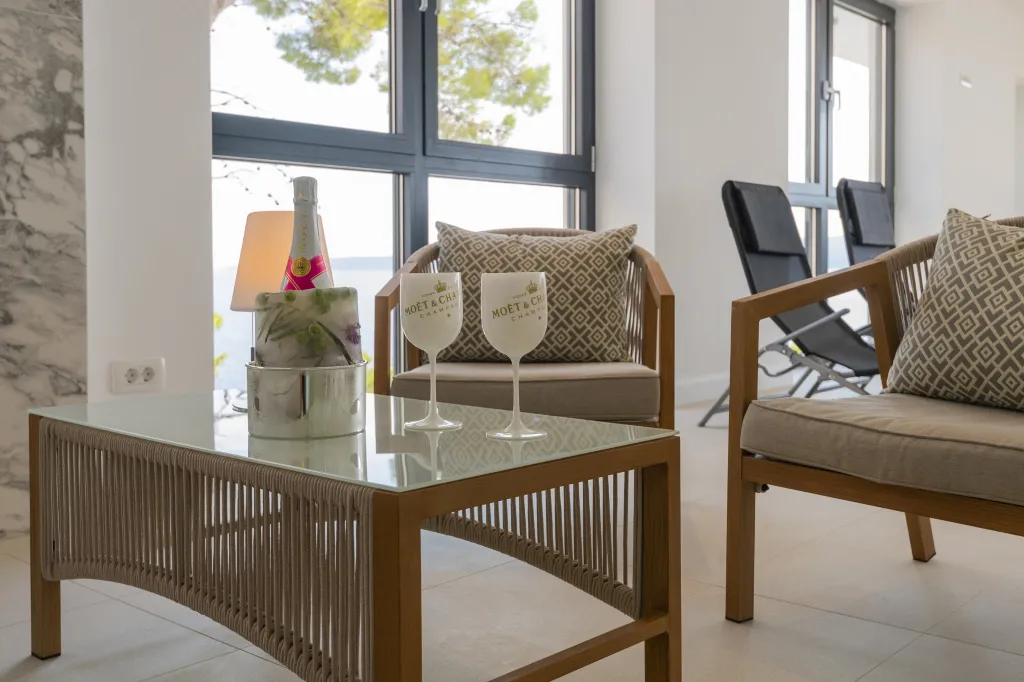 Seaview Grand Villa with Pool in Brela