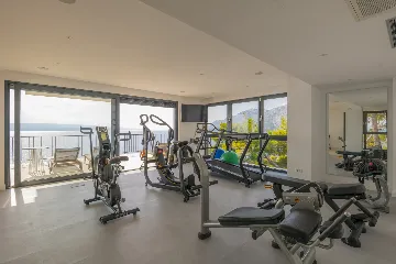 Seaview Grand Villa with Pool in Brela