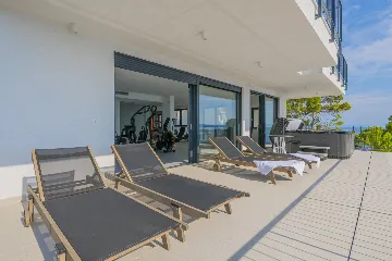 Seaview Grand Villa with Pool in Brela