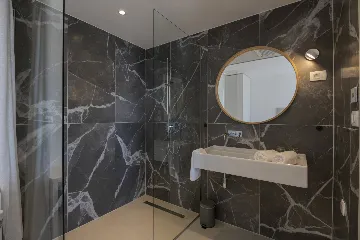 Seaview Grand Villa with Pool in Brela