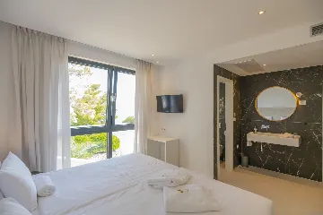 Seaview Grand Villa with Pool in Brela