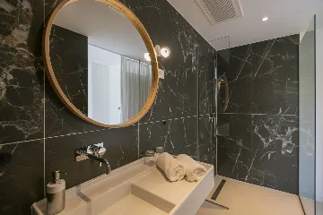 Seaview Grand Villa with Pool in Brela