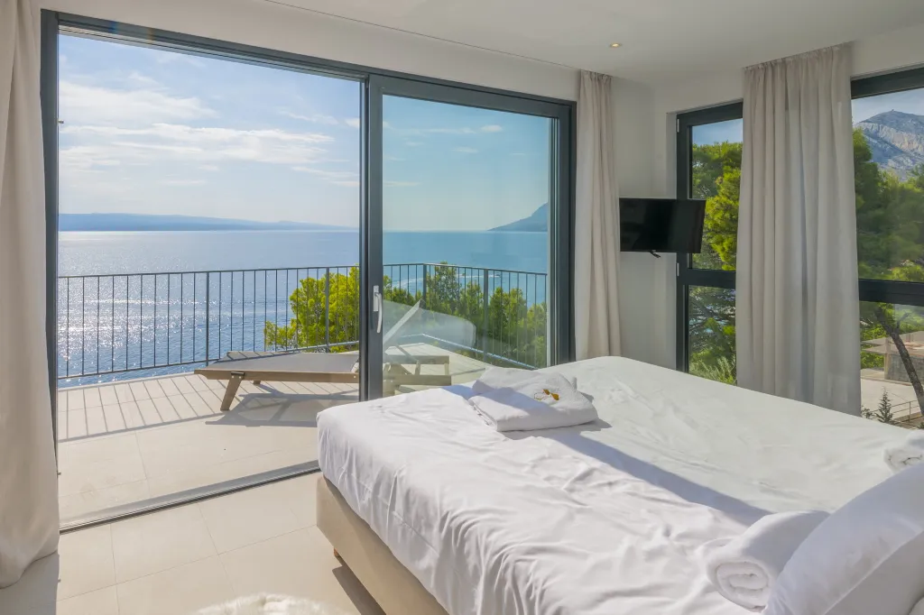 Seaview Grand Villa with Pool in Brela