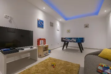 Seaview Grand Villa with Pool in Brela