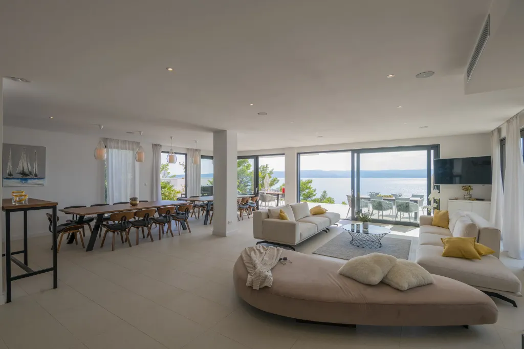 Seaview Grand Villa with Pool in Brela