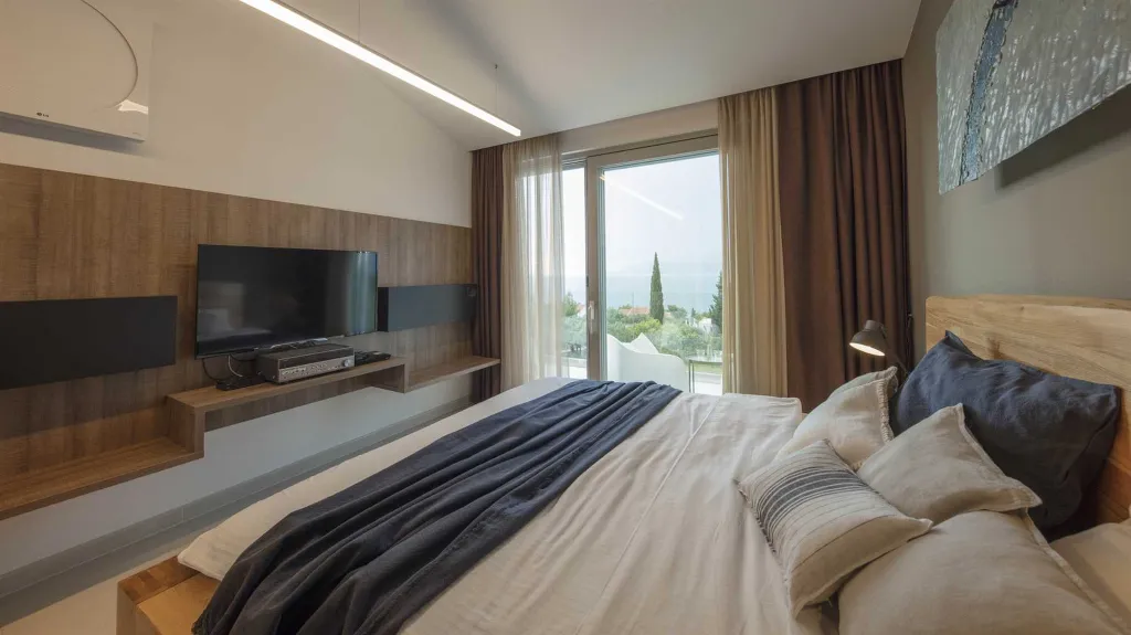 Contemporary Villa Retreat with Heated Pool, Splitska