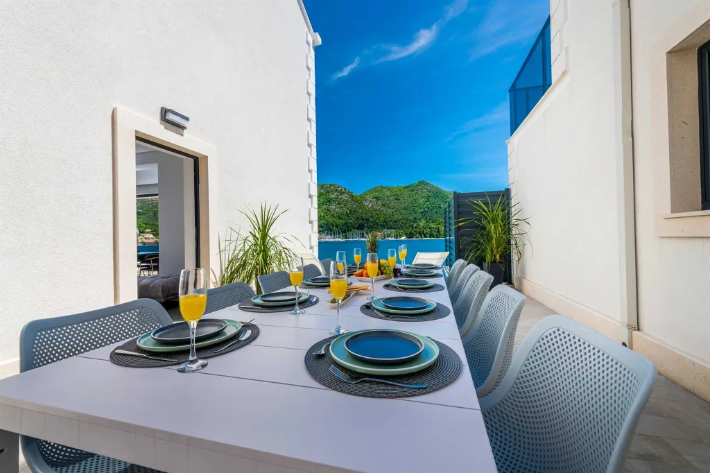 Modern Seaside Villa with Pool in Slano