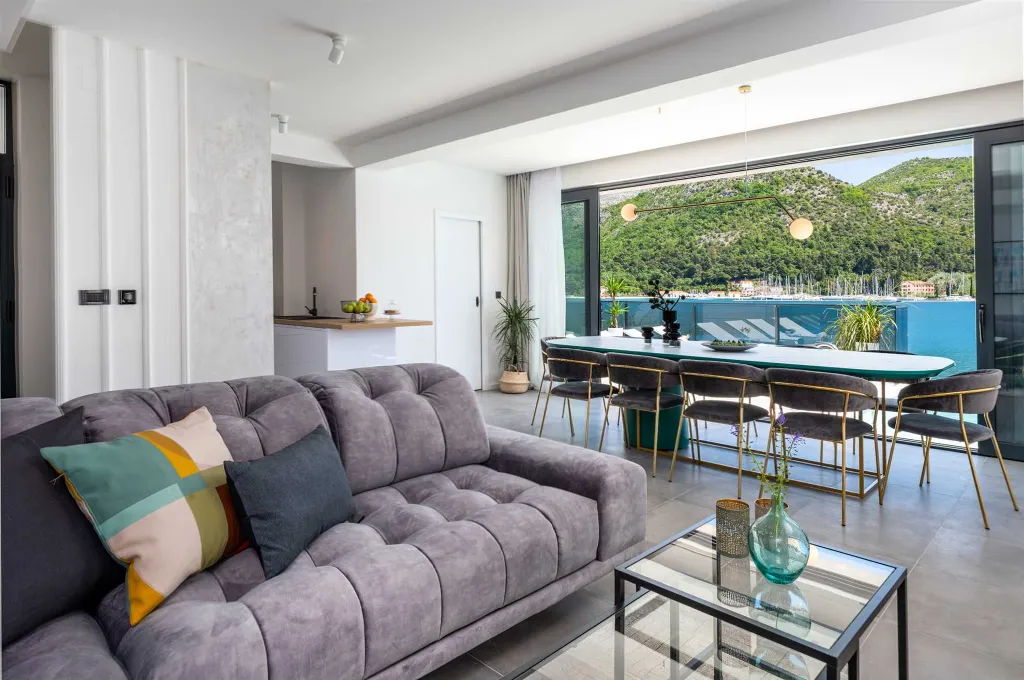 Modern Seaside Villa with Pool in Slano