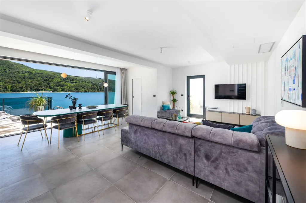 Modern Seaside Villa with Pool in Slano
