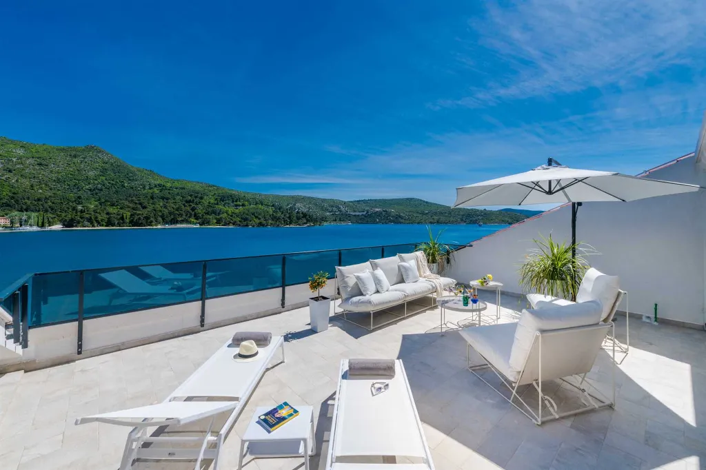 Modern Seaside Villa with Pool in Slano