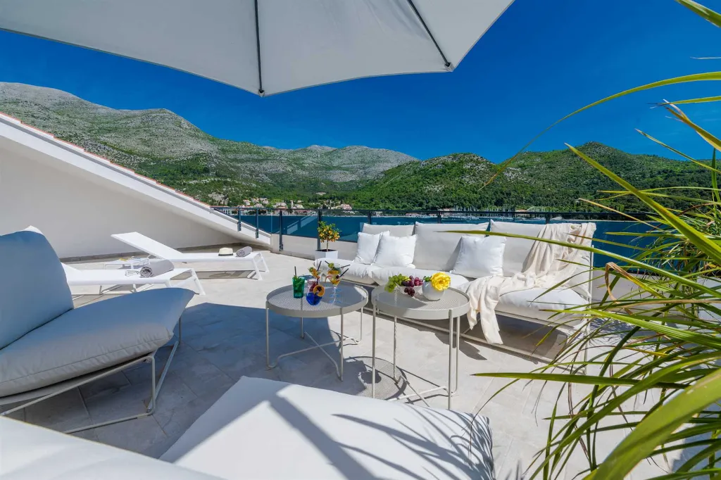 Modern Seaside Villa with Pool in Slano