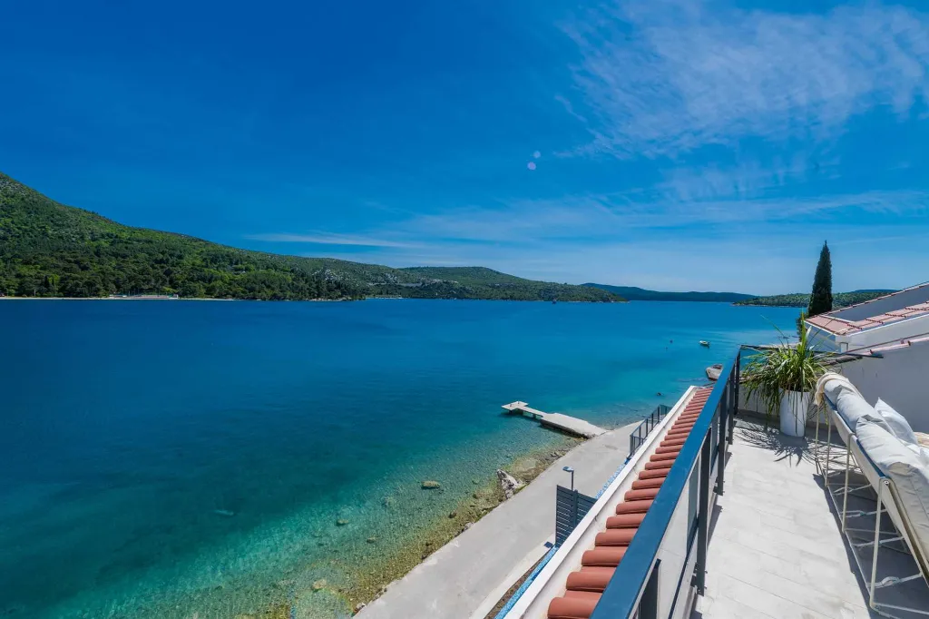 Modern Seaside Villa with Pool in Slano