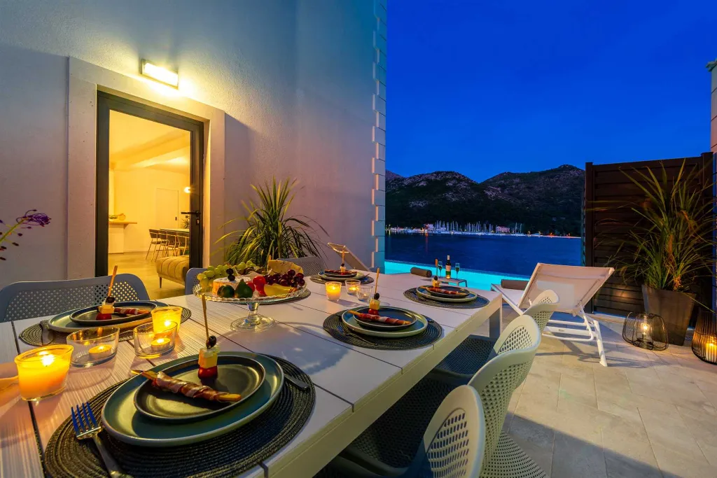 Modern Seaside Villa with Pool in Slano