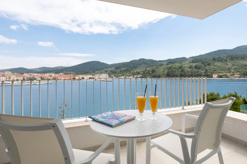 Contemporary Villa Retreat with Pool in Vela Luka