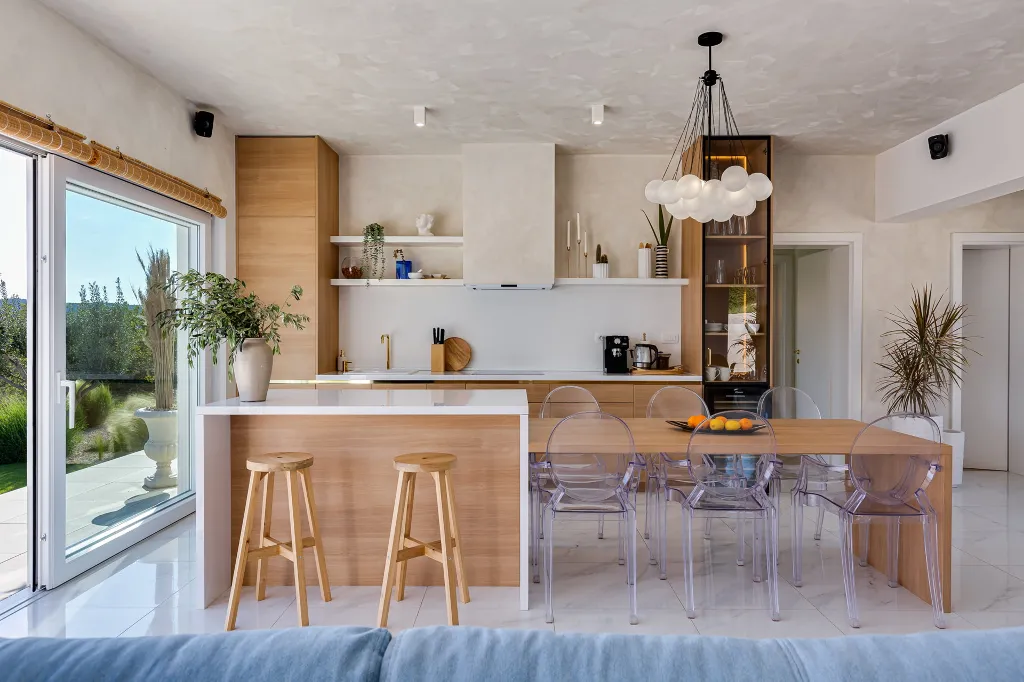 Modern Villa Retreat with Pool in Radašinovci