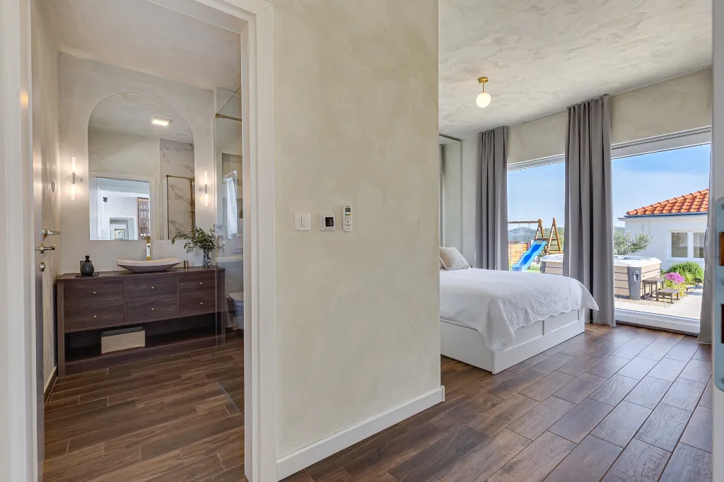 Modern Villa Retreat with Pool in Radašinovci