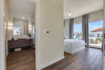 Modern Villa Retreat with Pool in Radašinovci