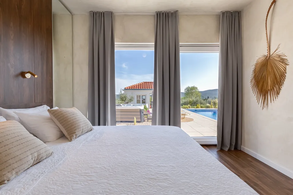 Modern Villa Retreat with Pool in Radašinovci