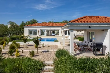 Modern Villa Retreat with Pool in Radašinovci