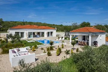 Modern Villa Retreat with Pool in Radašinovci