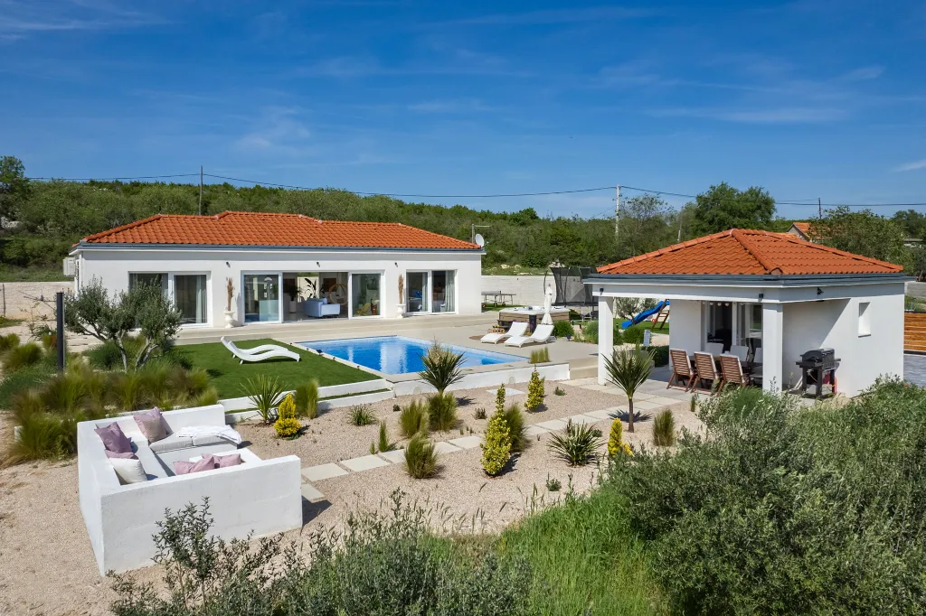 Modern Villa Retreat with Pool in Radašinovci