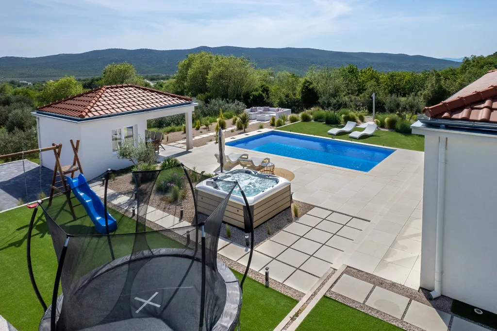 Modern Villa Retreat with Pool in Radašinovci
