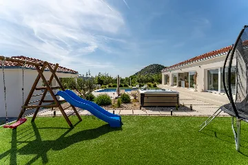 Modern Villa Retreat with Pool in Radašinovci