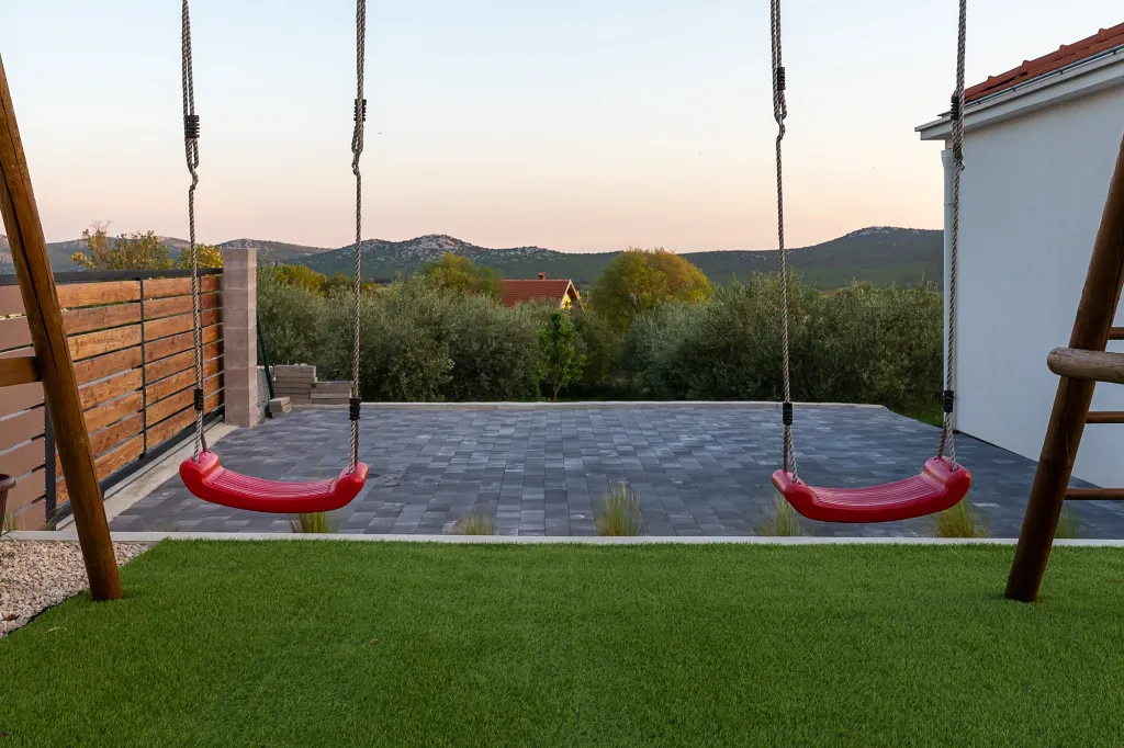 Modern Villa Retreat with Pool in Radašinovci