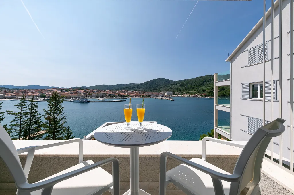 Modern Island Villa with Pool in Vela Luka