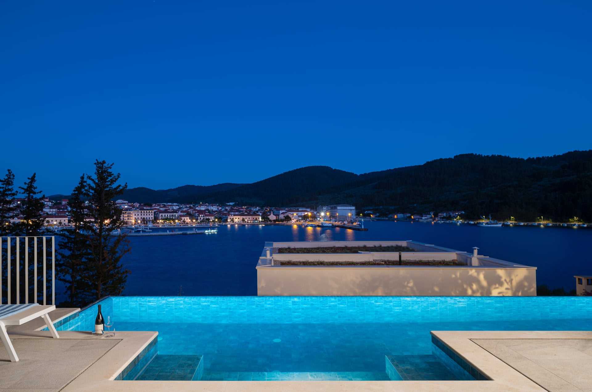 Luxury Villa Ivy with Pool
