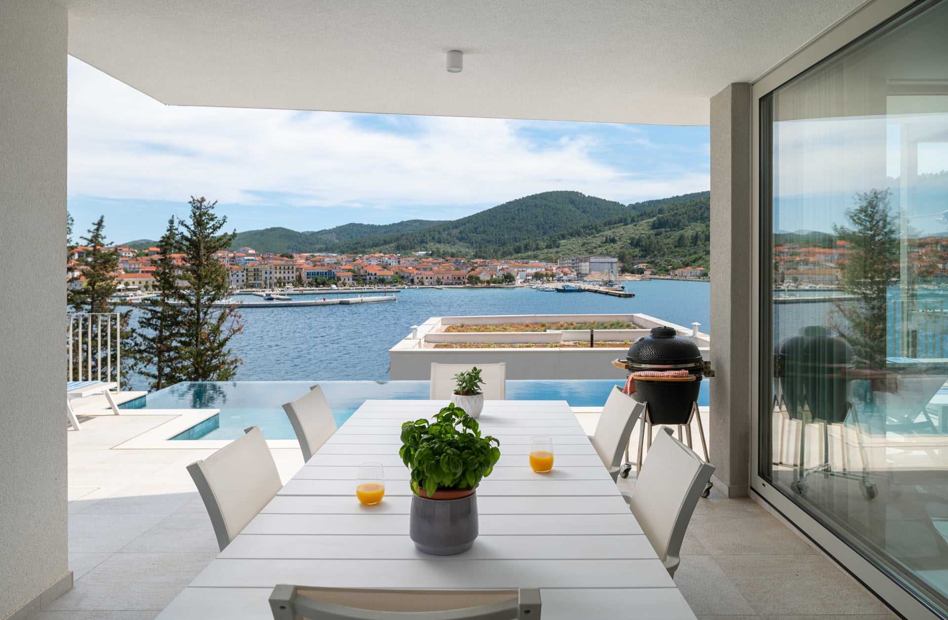 Luxury Villa Ivy with Pool