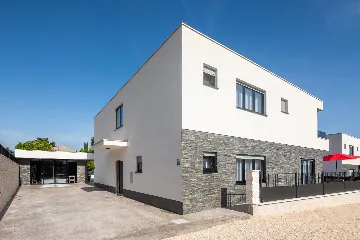 Modern 7-Bedroom Villa with Heated Pool in Kaštel Stari