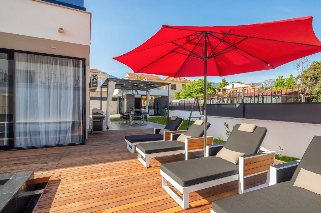 Modern 7-Bedroom Villa with Heated Pool in Kaštel Stari