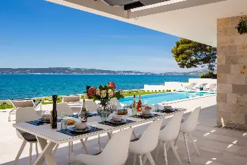 Modern Seafront Villa with Pool in Kaštel Kambelovac