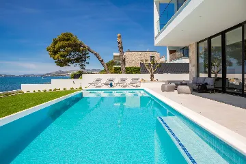 Modern Seafront Villa with Pool in Kaštel Kambelovac