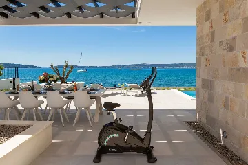 Modern Seafront Villa with Pool in Kaštel Kambelovac