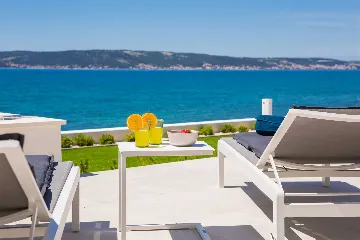 Modern Seafront Villa with Pool in Kaštel Kambelovac