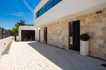 Modern Seafront Villa with Pool in Kaštel Kambelovac