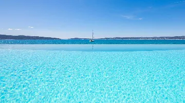 Modern Seafront Villa with Pool in Kaštel Kambelovac