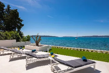 Modern Seafront Villa with Pool in Kaštel Kambelovac