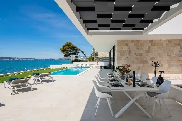 Modern Seafront Villa with Pool in Kaštel Kambelovac