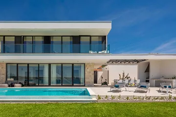 Modern Seafront Villa with Pool in Kaštel Kambelovac