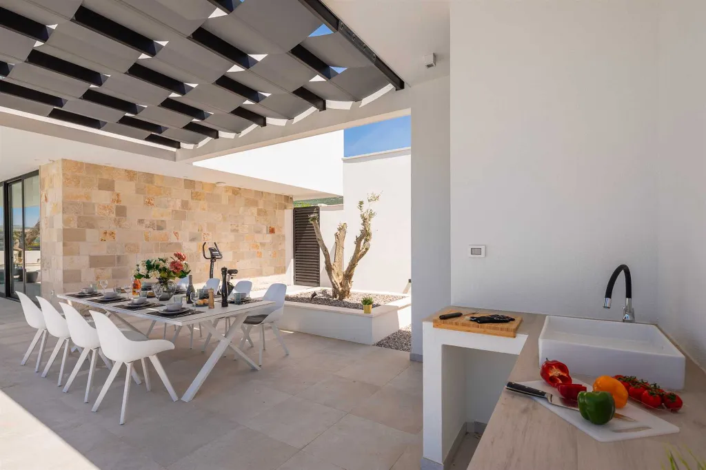 Modern Seafront Villa with Pool in Kaštel Kambelovac