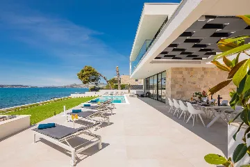Modern Seafront Villa with Pool in Kaštel Kambelovac