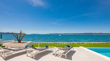 Modern Seafront Villa with Pool in Kaštel Kambelovac