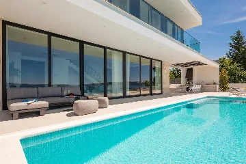 Modern Seafront Villa with Pool in Kaštel Kambelovac